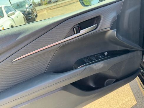Used 2025 Toyota Camry SE FWD image 11