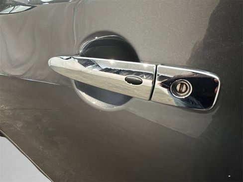 Used 2018 Nissan Sentra SV image 5