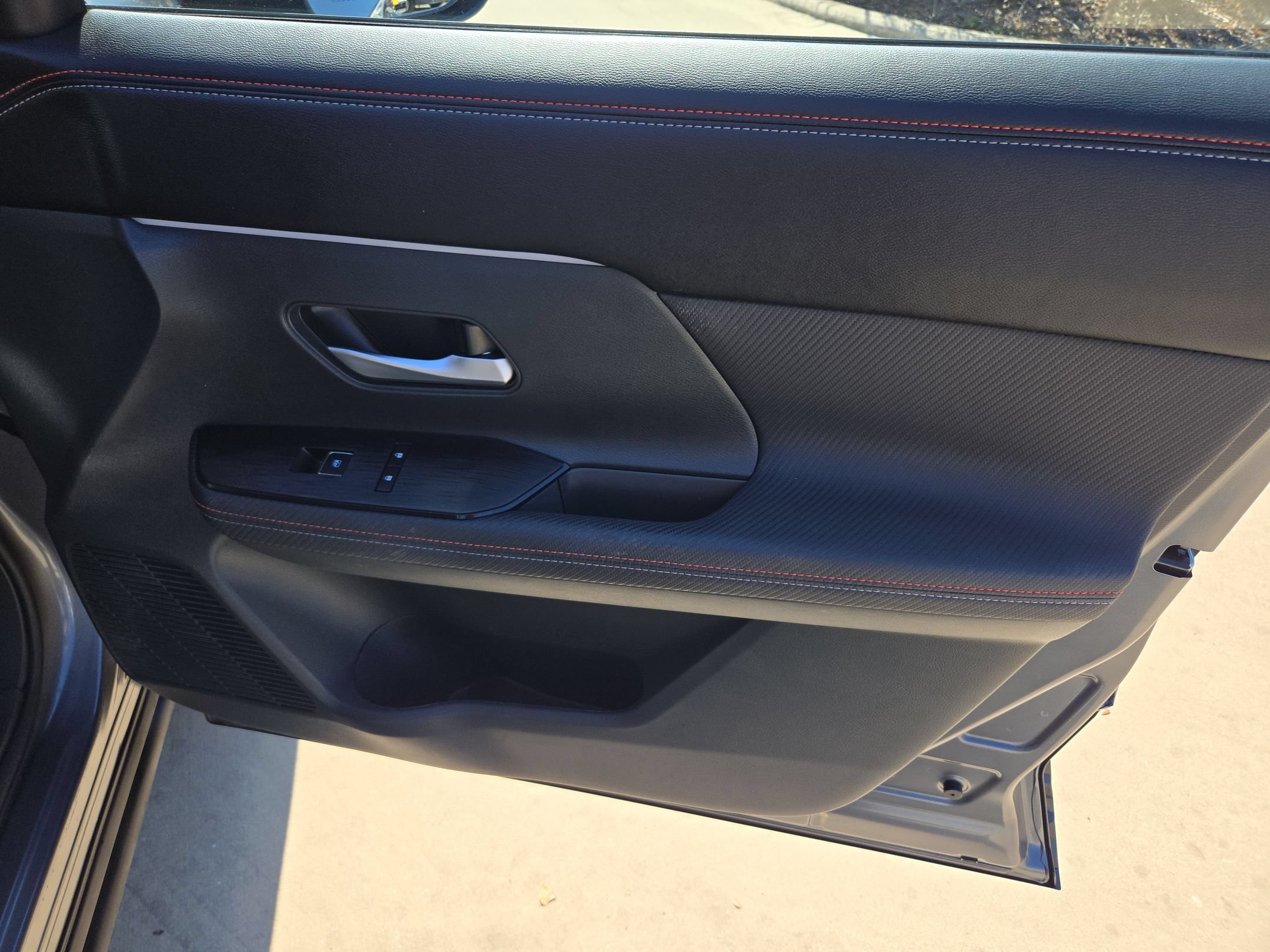 Certified 2025 Nissan Kicks SR FWD image 27