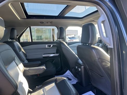 Used 2022 Ford Explorer XLT w/ Equipment Group 202A image 15