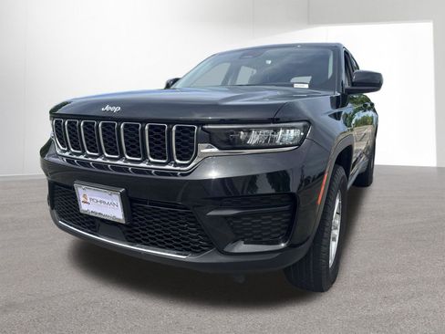 Used 2023 Jeep Grand Cherokee Laredo AWD/4WD image 32