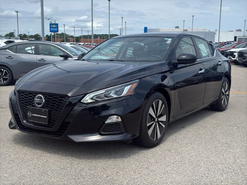 Certified 2022 Nissan Altima 2.5 SV FWD image 2