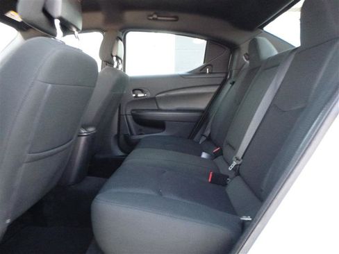 Used 2012 Dodge Avenger SE image 6