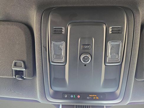 Used 2025 Chevrolet Suburban LT RWD image 20