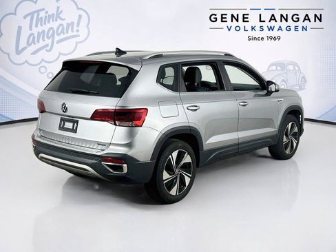Certified 2024 Volkswagen Taos SE AWD/4WD image 5