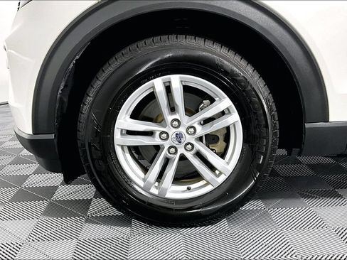 Used 2021 Ford Explorer XLT w/ Equipment Group 202A RWD image 8