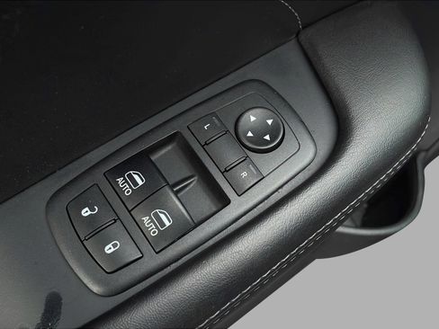 Used 2018 Dodge Challenger GT w/ GT Interior Package image 21