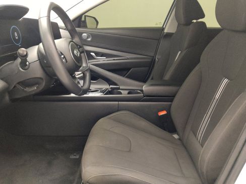 Used 2024 Hyundai Elantra SEL w/ Convenience Package FWD image 17