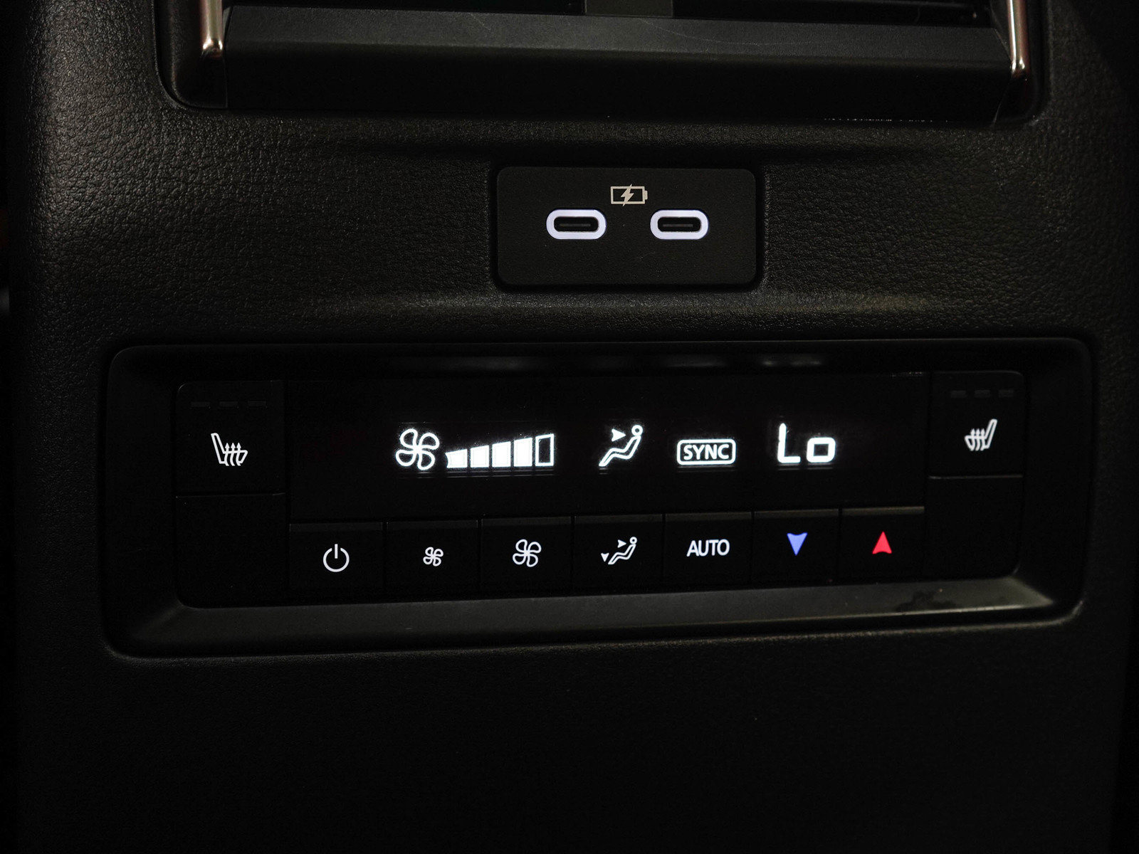Certified 2025 MAZDA CX-70 Plug-In Hybrid w/ Premium Plus AWD/4WD image 16