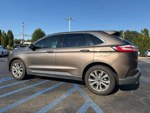 Used 2019 Ford Edge Titanium w/ Equipment Group 301A FWD image 9