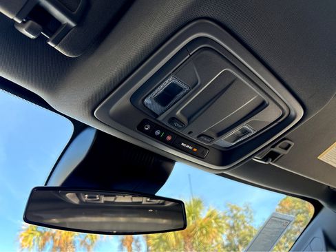 Used 2025 Chevrolet Silverado 1500 Custom image 35