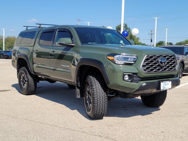 Used 2021 Toyota Tacoma TRD Off-Road w/ TRD Premium Off Road Package AWD/4WD image 3