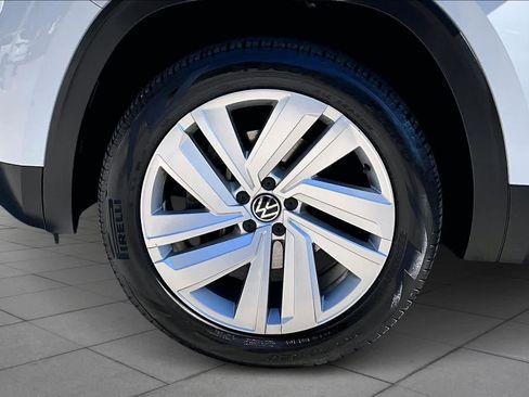 Used 2020 Volkswagen Atlas Cross Sport SE w/ Towing Package image 11