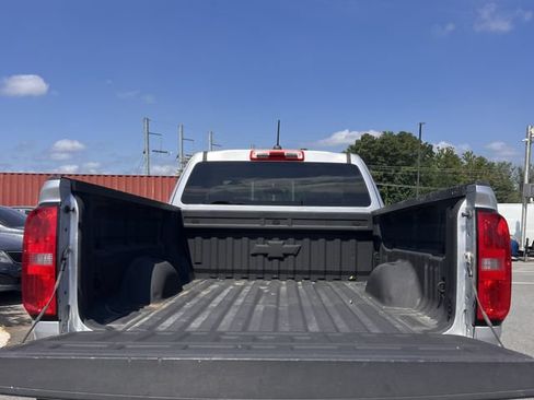 Used 2017 Chevrolet Colorado W/T w/ WT Convenience Package RWD image 18