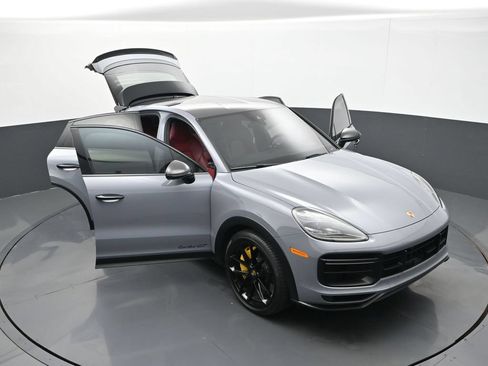 Certified 2023 Porsche Cayenne Turbo GT AWD/4WD image 33