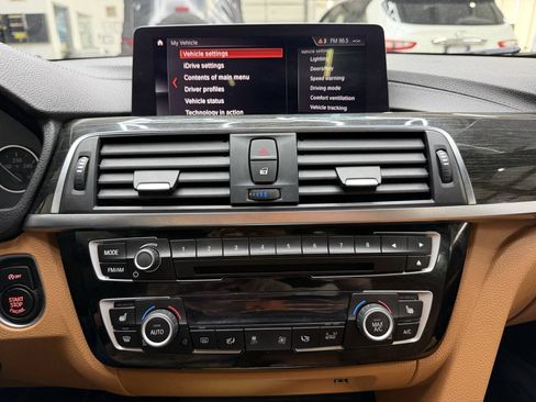 Used 2018 BMW 330i xDrive Sedan AWD/4WD image 25