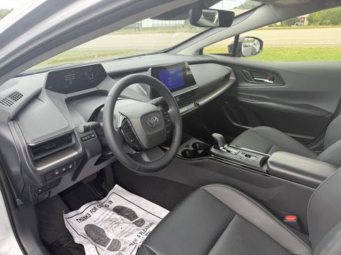 Used 2024 Toyota Prius XLE FWD image 13
