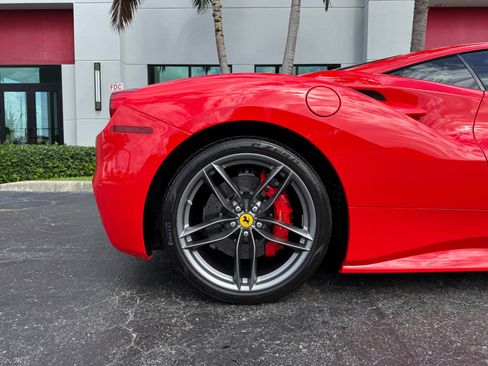 Used 2017 Ferrari 488 GTB image 4