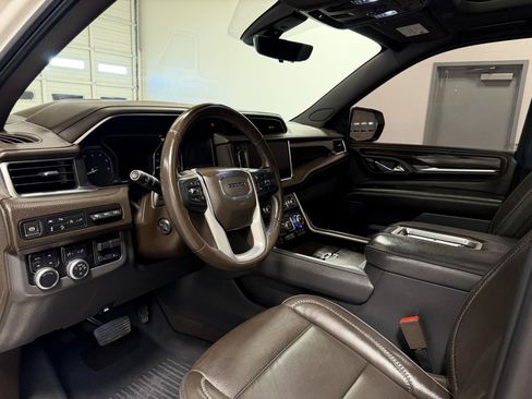 Used 2021 GMC Yukon Denali w/ Denali Premium Package AWD/4WD image 13
