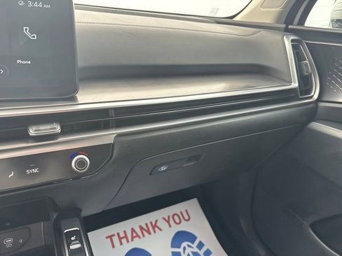 Used 2024 Kia Sorento S image 27