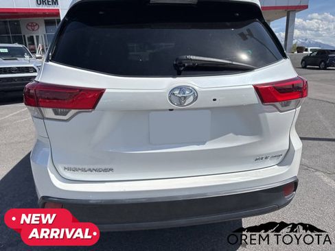 Used 2018 Toyota Highlander XLE image 12