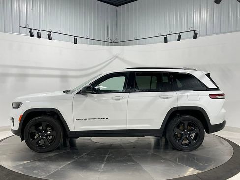 Used 2023 Jeep Grand Cherokee Altitude image 16