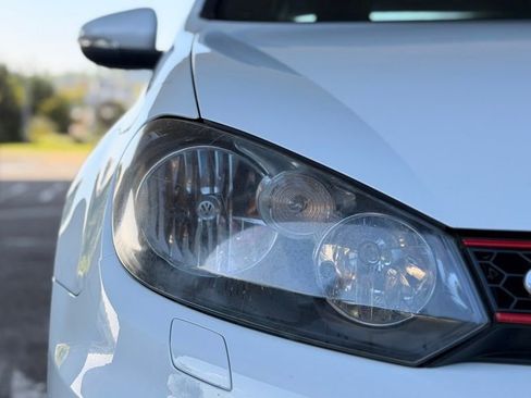 Used 2011 Volkswagen GTI 4-Door FWD image 11