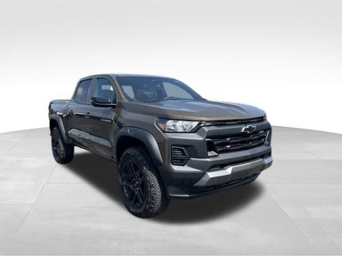 Used 2024 Chevrolet Colorado Trail Boss w/ Technology Package AWD/4WD image 7