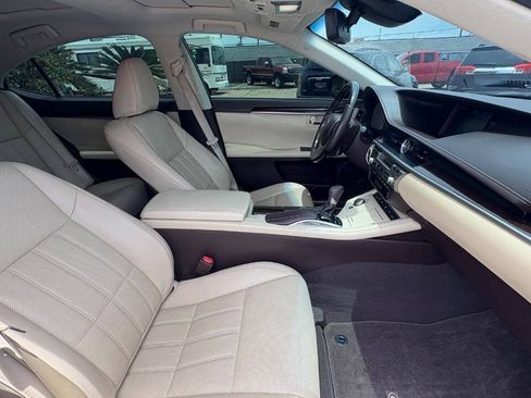 Used 2018 Lexus ES 350 w/ Luxury Package w/Wood Trim FWD image 4