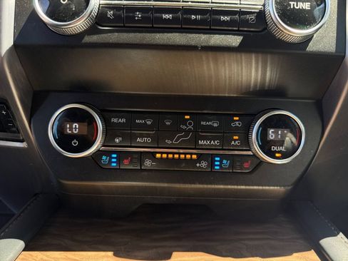 Used 2020 Ford Expedition Platinum AWD/4WD image 17