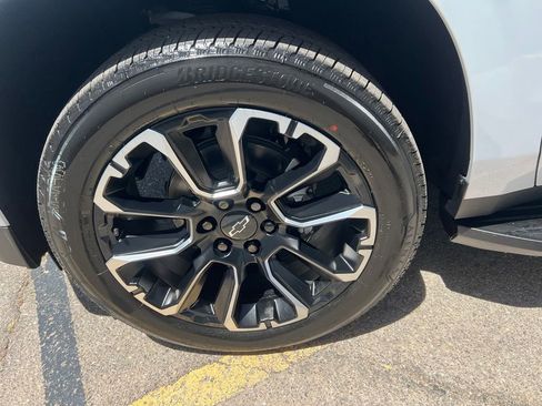 New 2026 Chevrolet Suburban Premier w/ Sun And Tow Package AWD/4WD image 33