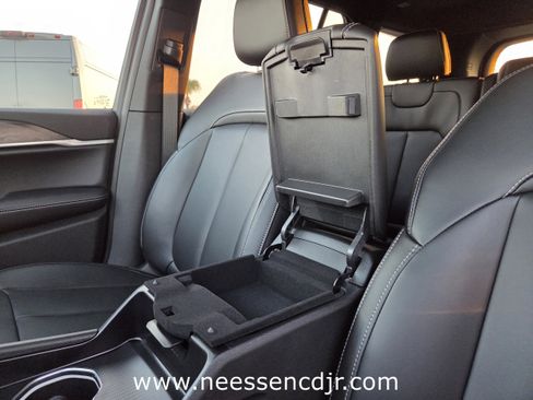 New 2025 Jeep Grand Cherokee Limited image 28