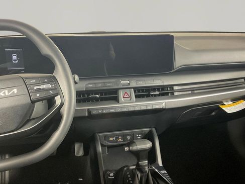 New 2026 Kia K4 LXS FWD image 11
