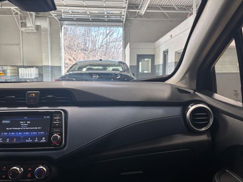 Used 2025 Nissan Versa SV image 34