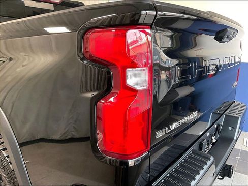 Used 2022 Chevrolet Silverado 1500 ZR2 w/ Technology Package AWD/4WD image 35
