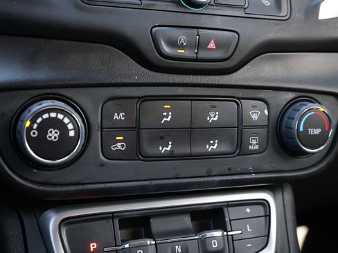 Used 2023 GMC Terrain SLE image 19