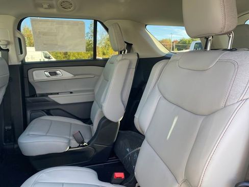 New 2026 Ford Explorer Active w/ Active Comfort Package image 17