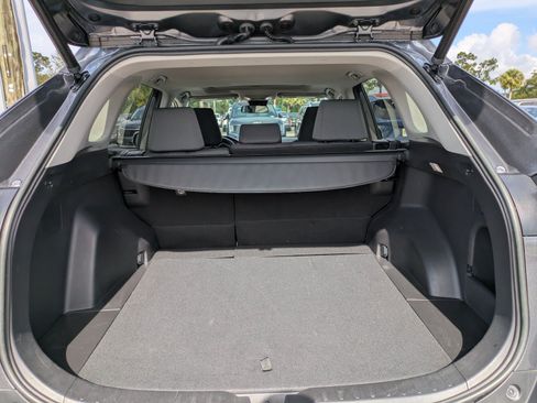 Used 2022 Toyota RAV4 XLE w/ Convenience Package FWD image 10