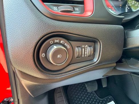 Used 2022 Jeep Renegade Latitude w/ Sun/Sound Group AWD/4WD image 20