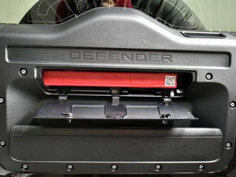 Used 2024 Land Rover Defender 130 S image 26