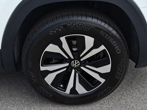 Certified 2025 Volkswagen Atlas SE image 31
