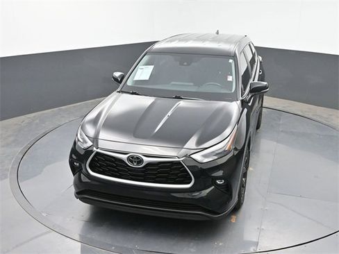 Used 2023 Toyota Highlander LE image 33