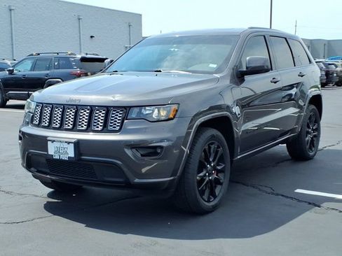 Used 2021 Jeep Grand Cherokee Laredo X AWD/4WD image 2