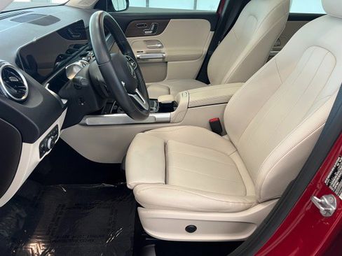 Used 2020 Mercedes-Benz GLB 250 4MATIC image 9