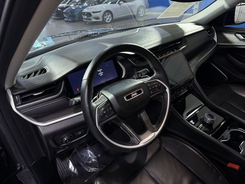 Used 2021 Jeep Grand Cherokee L Limited AWD/4WD image 18