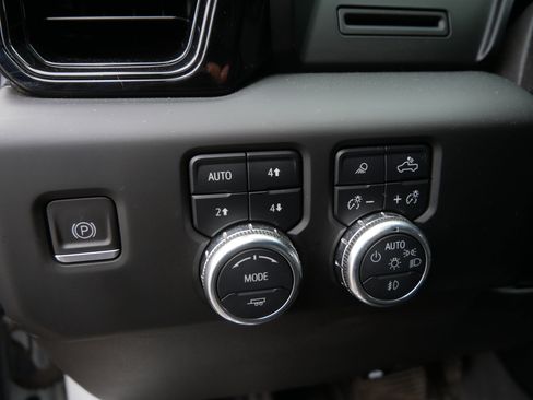 Used 2022 GMC Sierra 1500 AT4 w/ AT4 Premium Package image 26