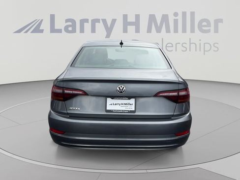 Used 2019 Volkswagen Jetta SE FWD image 4