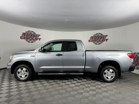 Used 2011 Toyota Tundra 4x4 Double Cab w/ TRD Off-Road Pkg image 4