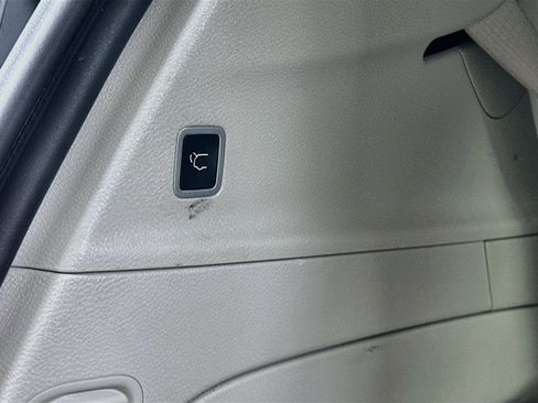 Used 2024 Chrysler Pacifica Touring-L FWD image 29