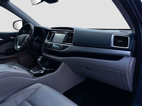 Used 2017 Toyota Highlander XLE FWD image 30